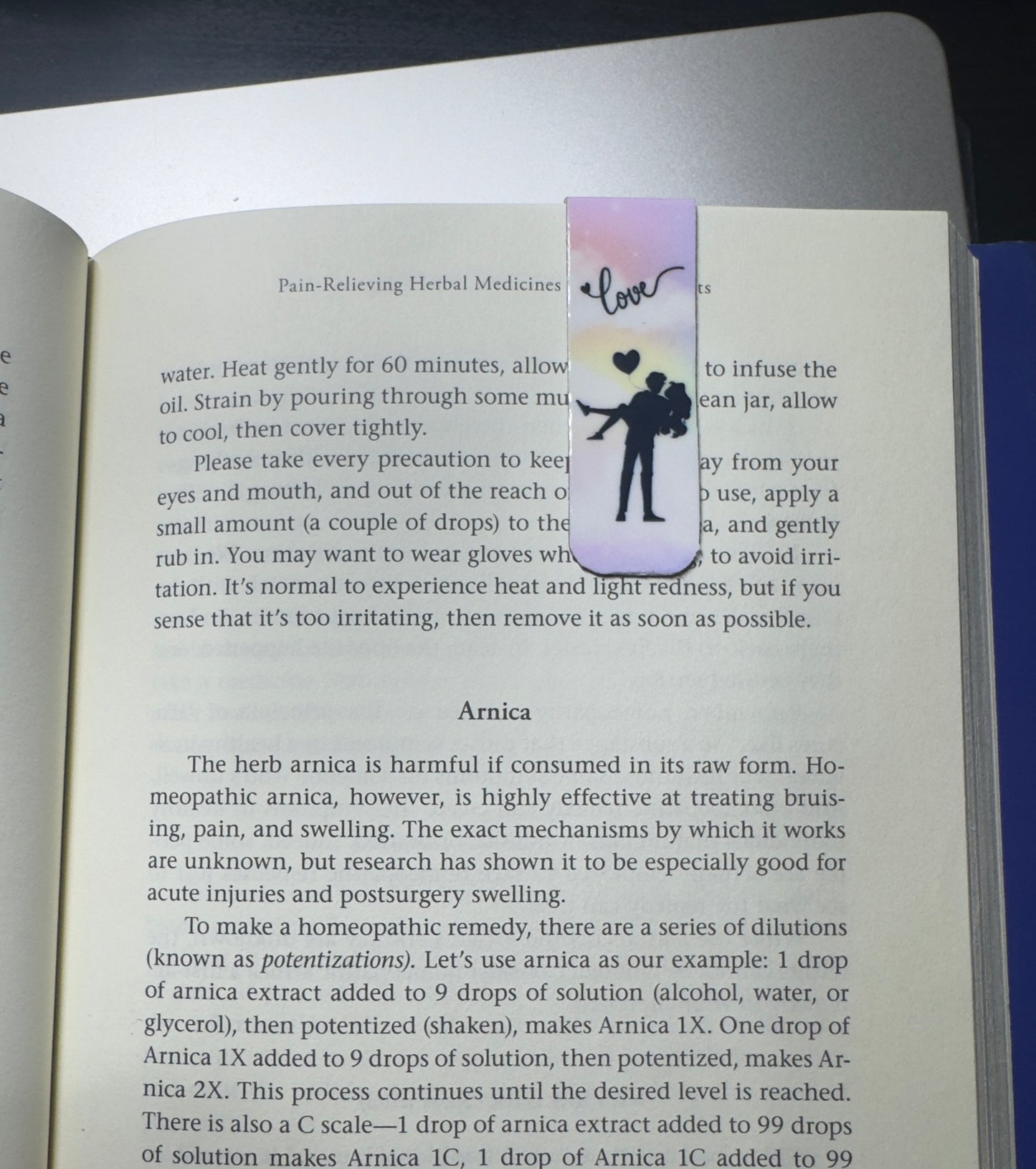 Hold Romance Magnetic Bookmark_5R