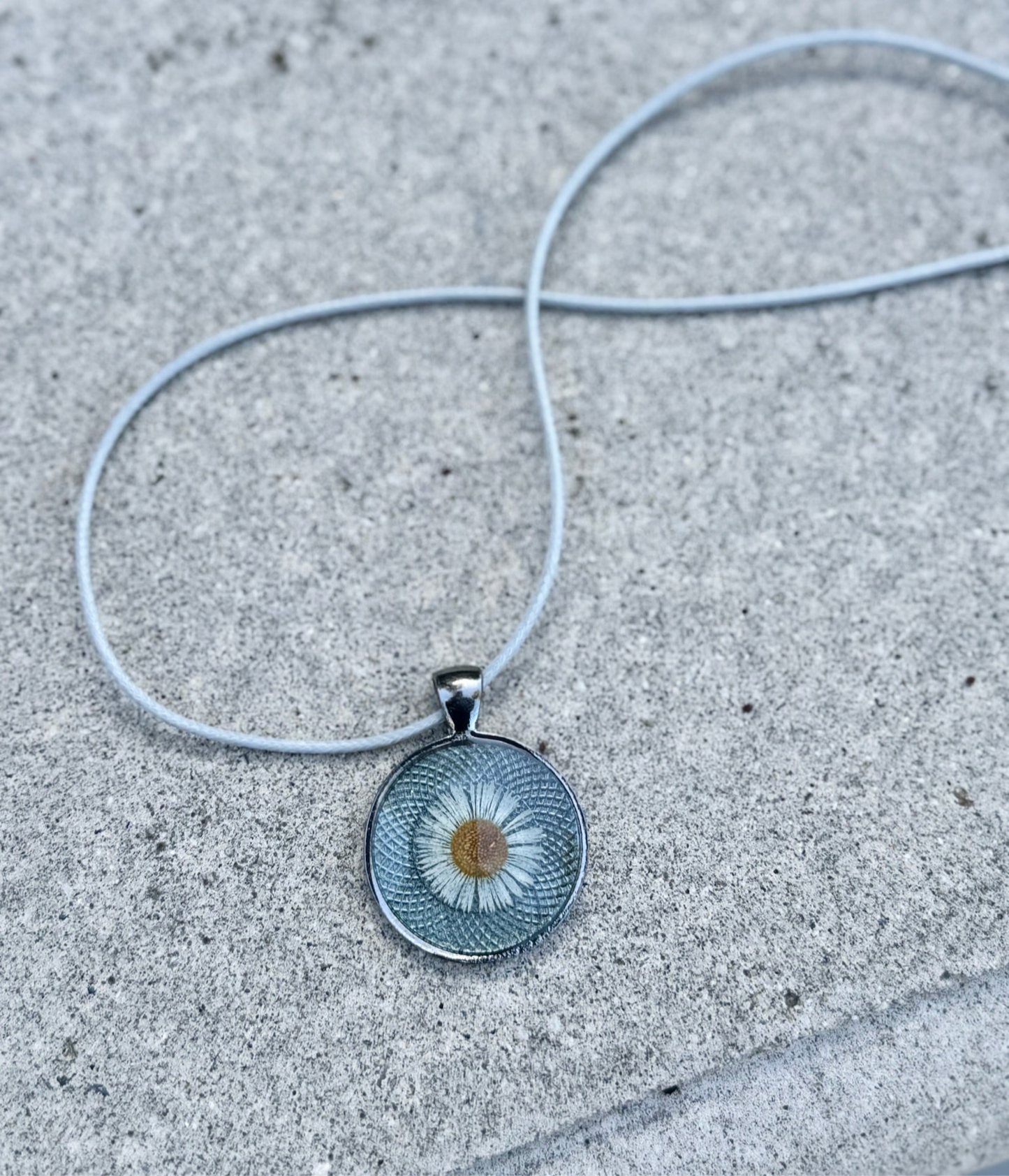 Calm Solidary- Floral Necklace